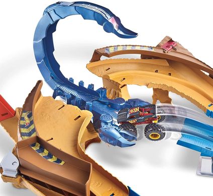 Трек Hot Wheels Monster Trucks Scorpion Playset Жало скорпіона (GNB05)