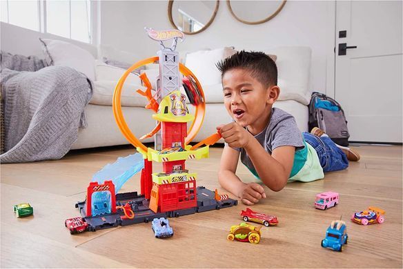 Игровой набор Hot Wheels City Трек Супер петля с пожарной станцией (HKX41)