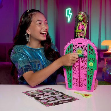 Лялька Монстер Хай Monster High Skulltimate Secrets "Таємниці саду" з лялькою Венера МакФлайтрап (HYT75)