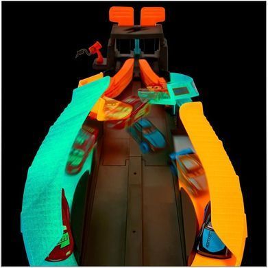 Трек Тачки Mattel Disney and Pixar Cars Glow in the Dark Racers Track Set Светящийся в темноте (HPD80)
